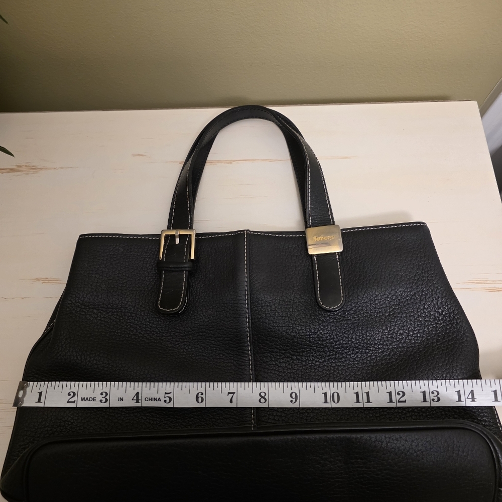 Burberry | Vintage Small Black Leather Handbag - Picture 13 of 16